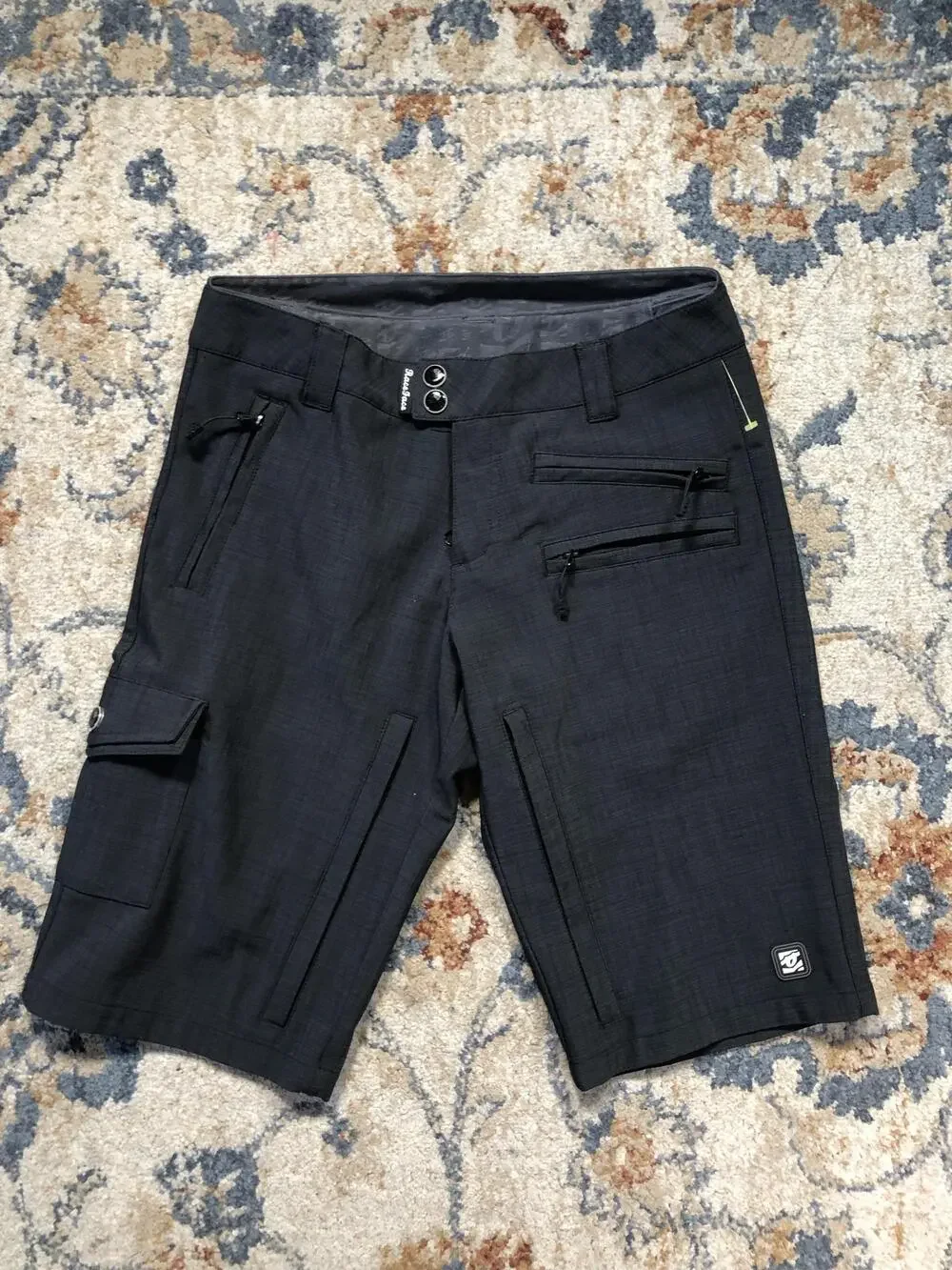 Race Face Shorts Mens Small Gray Biker Cycling Microfiber 11 Inseam Pockets
